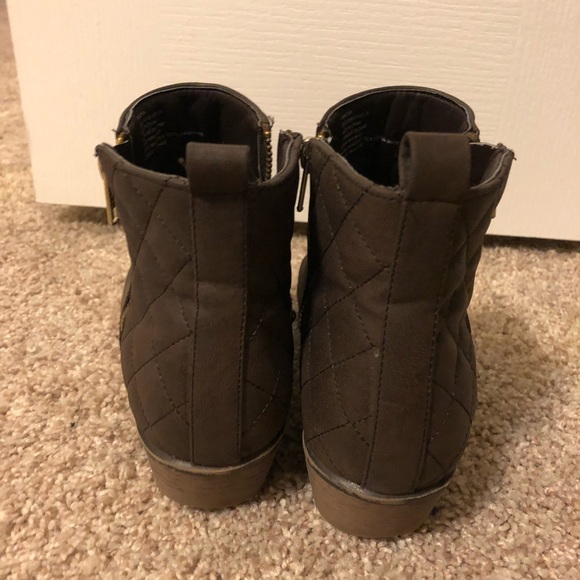 Versatile brown booties - Picture 3 of 4